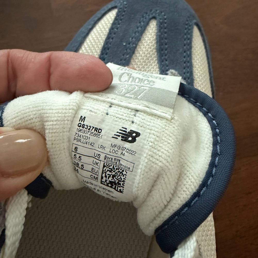 New Balance 327 Unisex Men 6- Woman 8 - Picture 9 of 9